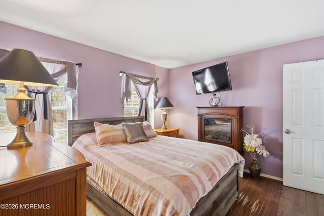 7 Shelli Terrace, Barnegat, NJ 08005