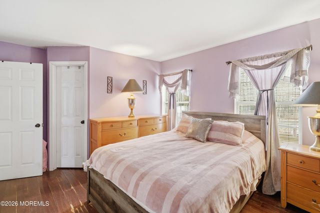 7 Shelli Terrace, Barnegat, NJ 08005