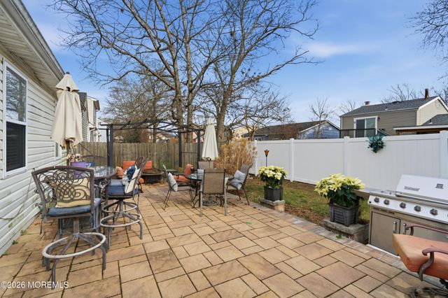 7 Shelli Terrace, Barnegat, NJ 08005