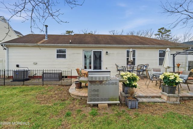 7 Shelli Terrace, Barnegat, NJ 08005