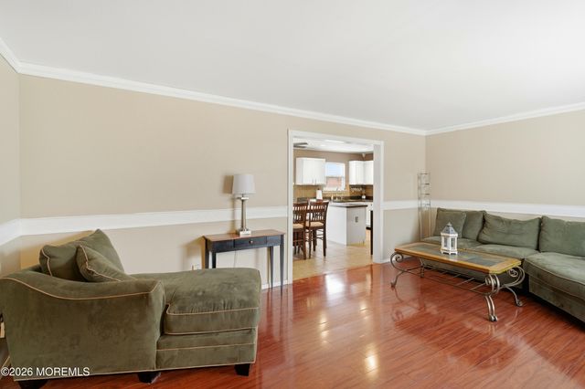 7 Shelli Terrace, Barnegat, NJ 08005