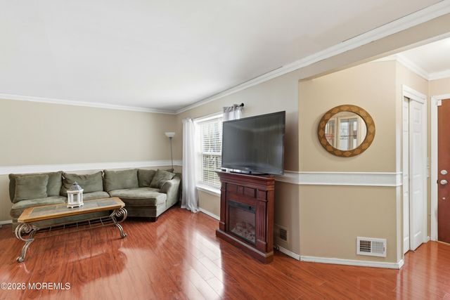 7 Shelli Terrace, Barnegat, NJ 08005