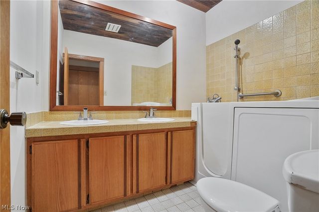 12376 Heath Road, Chesterland, OH 44026