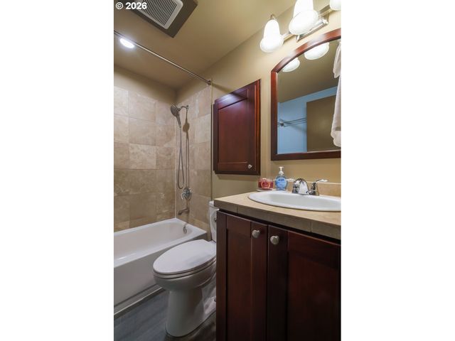 34205 Se LAWTON Rd, Washougal, WA 98671