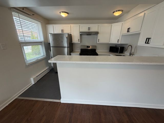 26 E Washington Avenue 1, Lake Bluff, IL 60044