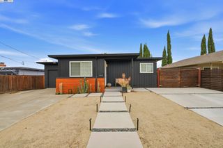 2823 Hilltop Rd, Concord, CA 94520