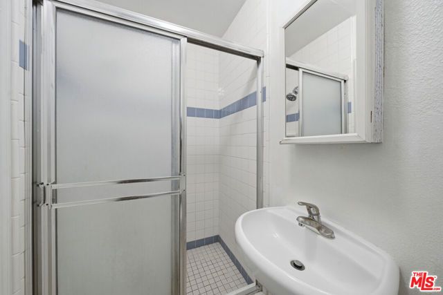 936 S Lucerne Boulevard, Los Angeles, CA 90019