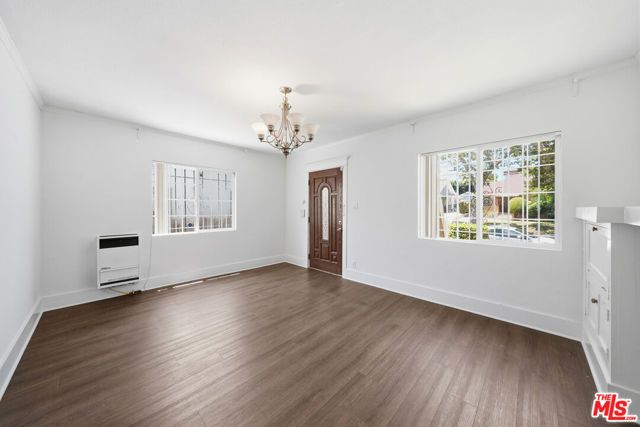 936 S Lucerne Boulevard, Los Angeles, CA 90019