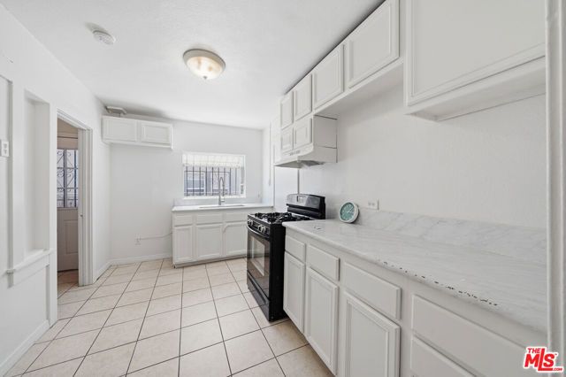 936 S Lucerne Boulevard, Los Angeles, CA 90019