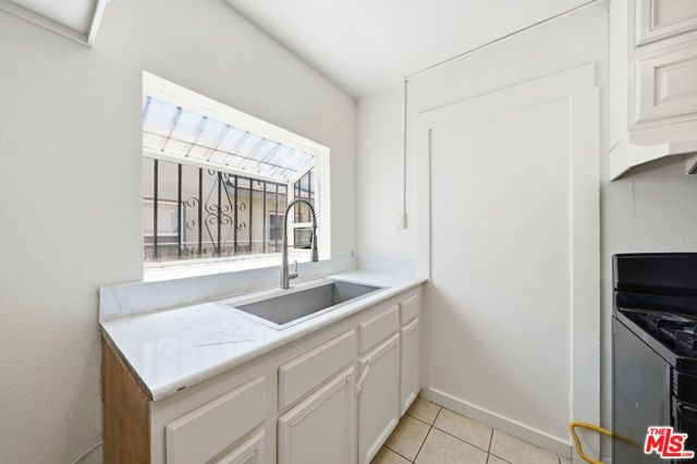 936 S Lucerne Boulevard, Los Angeles, CA 90019