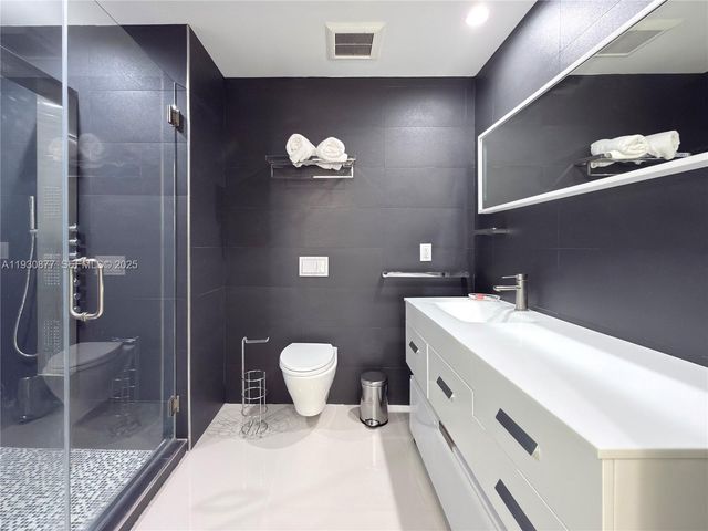 17135 NW 87th Ave, Hialeah, FL 33015