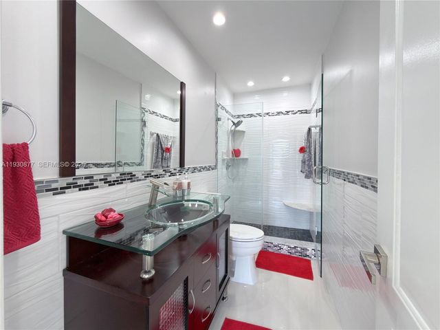 17135 NW 87th Ave, Hialeah, FL 33015