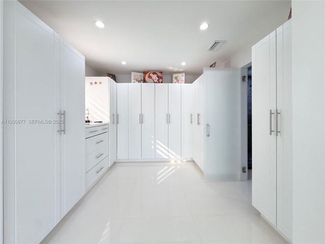 17135 NW 87th Ave, Hialeah, FL 33015