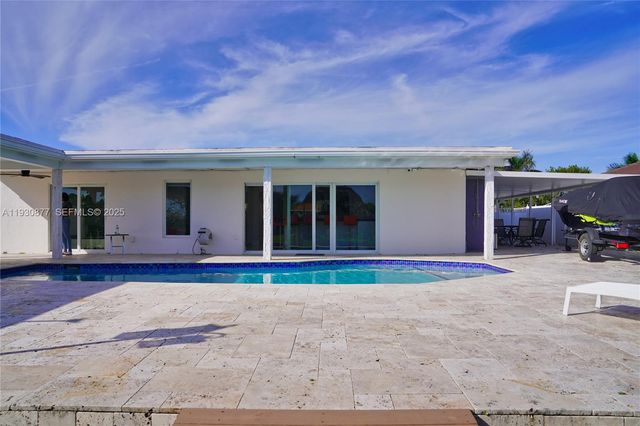 17135 NW 87th Ave, Hialeah, FL 33015