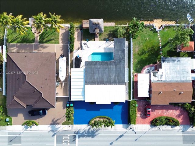 17135 NW 87th Ave, Hialeah, FL 33015