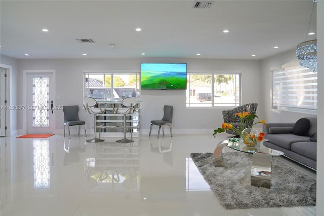 17135 NW 87th Ave, Hialeah, FL 33015