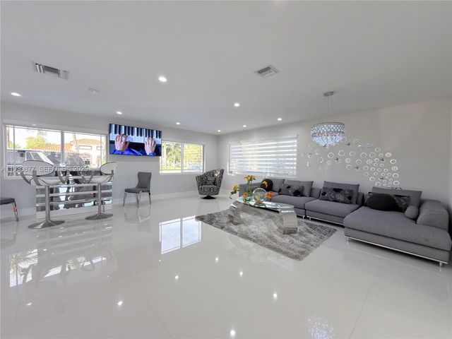 17135 NW 87th Ave, Hialeah, FL 33015