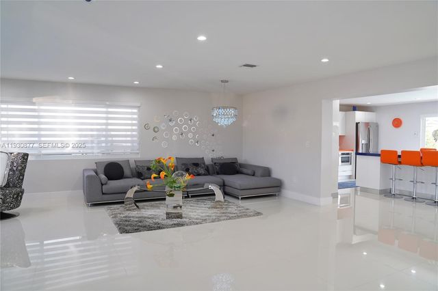 17135 NW 87th Ave, Hialeah, FL 33015