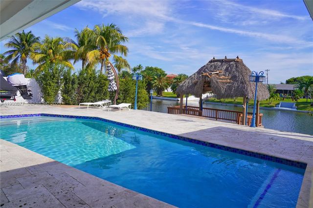 17135 NW 87th Ave, Hialeah, FL 33015