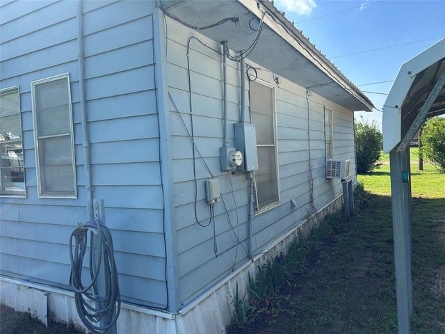 300 Harrison Avenue, Newcastle, TX 76372