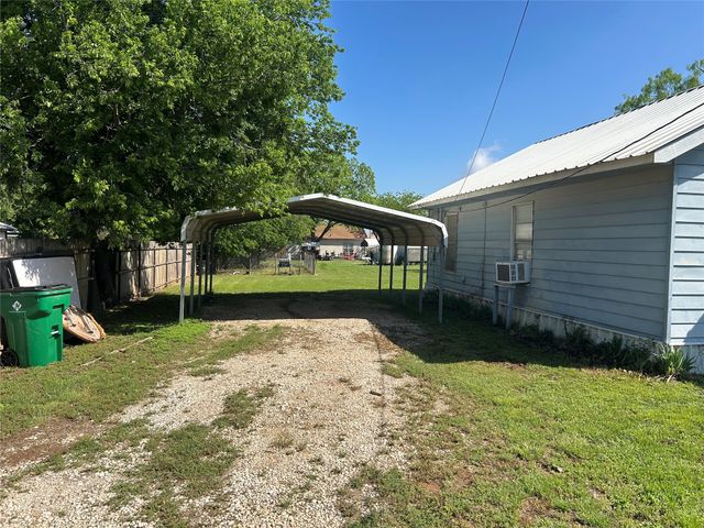 300 Harrison Avenue, Newcastle, TX 76372