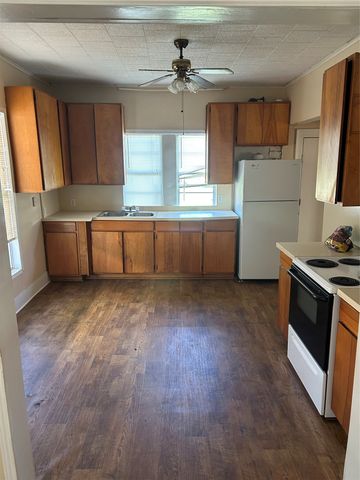 300 Harrison Avenue, Newcastle, TX 76372
