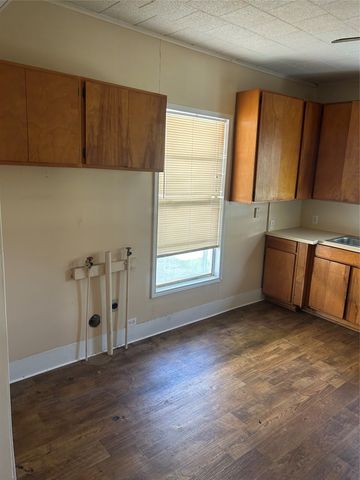 300 Harrison Avenue, Newcastle, TX 76372
