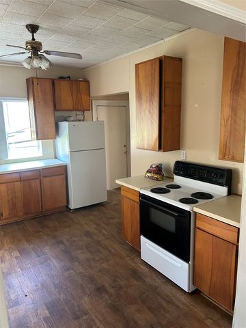 300 Harrison Avenue, Newcastle, TX 76372