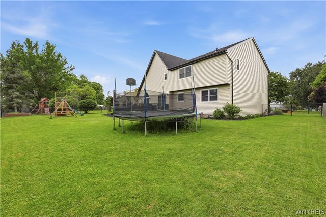 11 Bywater Court, Amherst, NY 14221