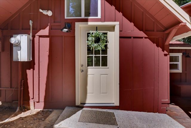 13860 Winding Way, Nevada City, CA 95959