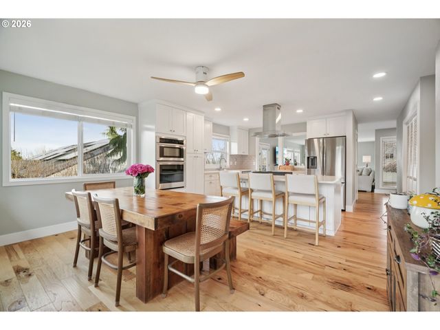 625 Sw MILLER Ct, Gresham, OR 97080