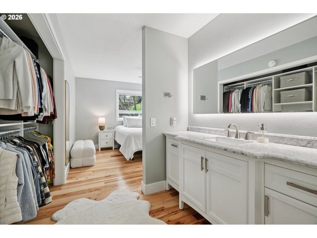 625 Sw MILLER Ct, Gresham, OR 97080