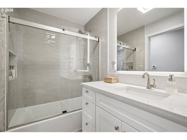 625 Sw MILLER Ct, Gresham, OR 97080