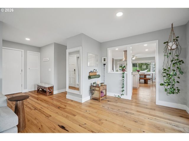 625 Sw MILLER Ct, Gresham, OR 97080