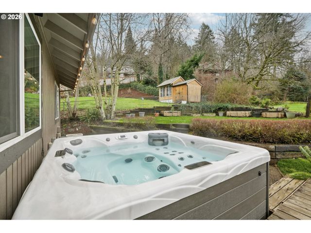 625 Sw MILLER Ct, Gresham, OR 97080