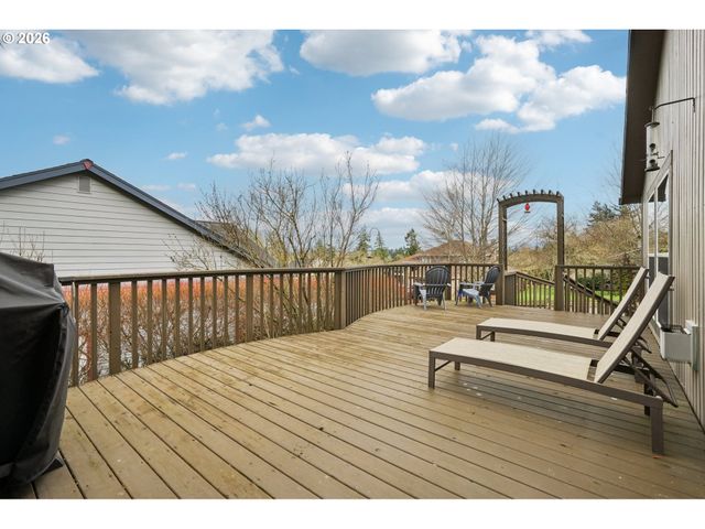 625 Sw MILLER Ct, Gresham, OR 97080