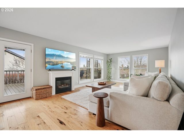 625 Sw MILLER Ct, Gresham, OR 97080