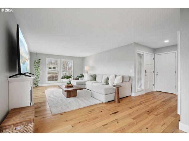 625 Sw MILLER Ct, Gresham, OR 97080