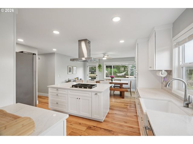 625 Sw MILLER Ct, Gresham, OR 97080