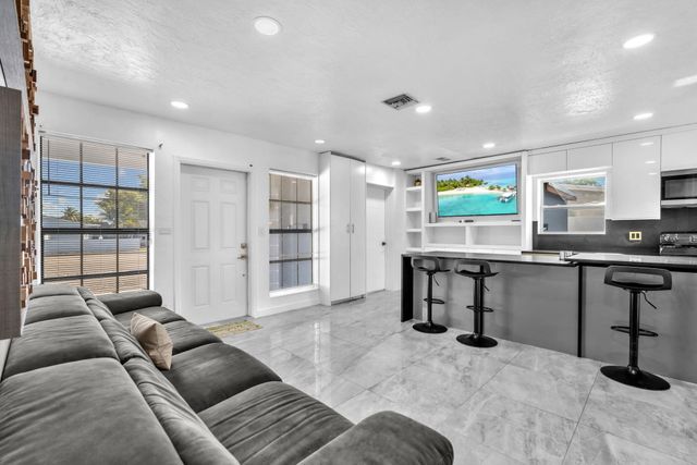 7151 Taft Street, Hollywood, FL 33024