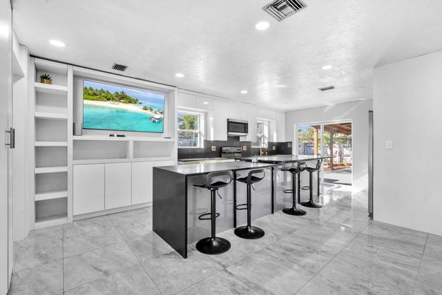 7151 Taft Street, Hollywood, FL 33024