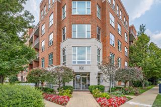 900 Lee Street 207, Des Plaines, IL 60016