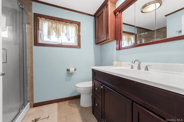 10 Garden Court, Carle Place, NY 11514