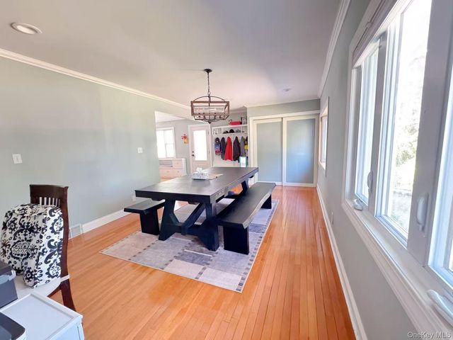 10 Garden Court, Carle Place, NY 11514