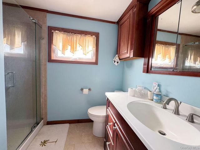 10 Garden Court, Carle Place, NY 11514