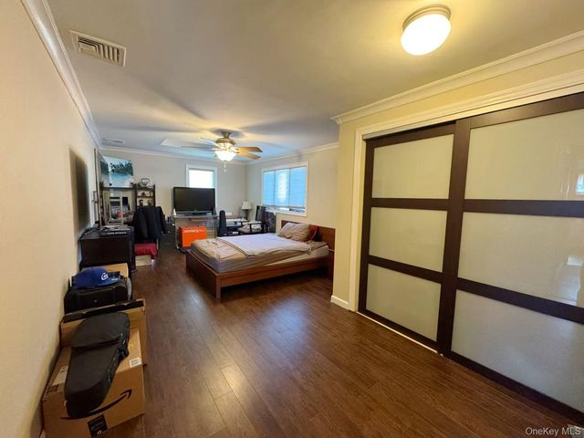 10 Garden Court, Carle Place, NY 11514