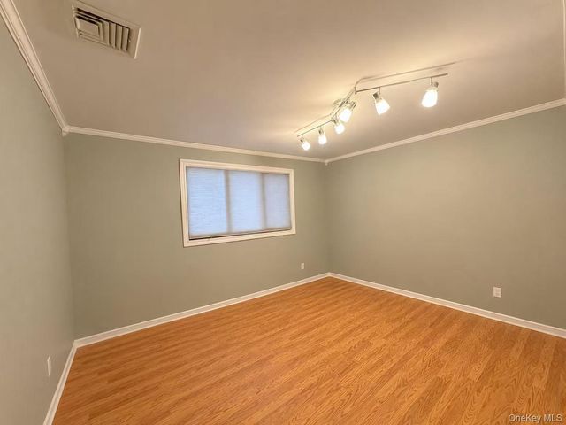 10 Garden Court, Carle Place, NY 11514