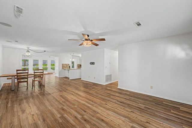 17 Mellor Lane, Bella Vista, AR 72715