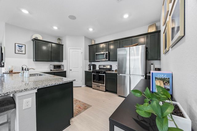 301 Brody LN, Georgetown, TX 78626