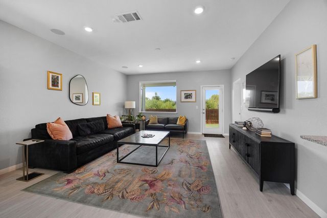 301 Brody LN, Georgetown, TX 78626